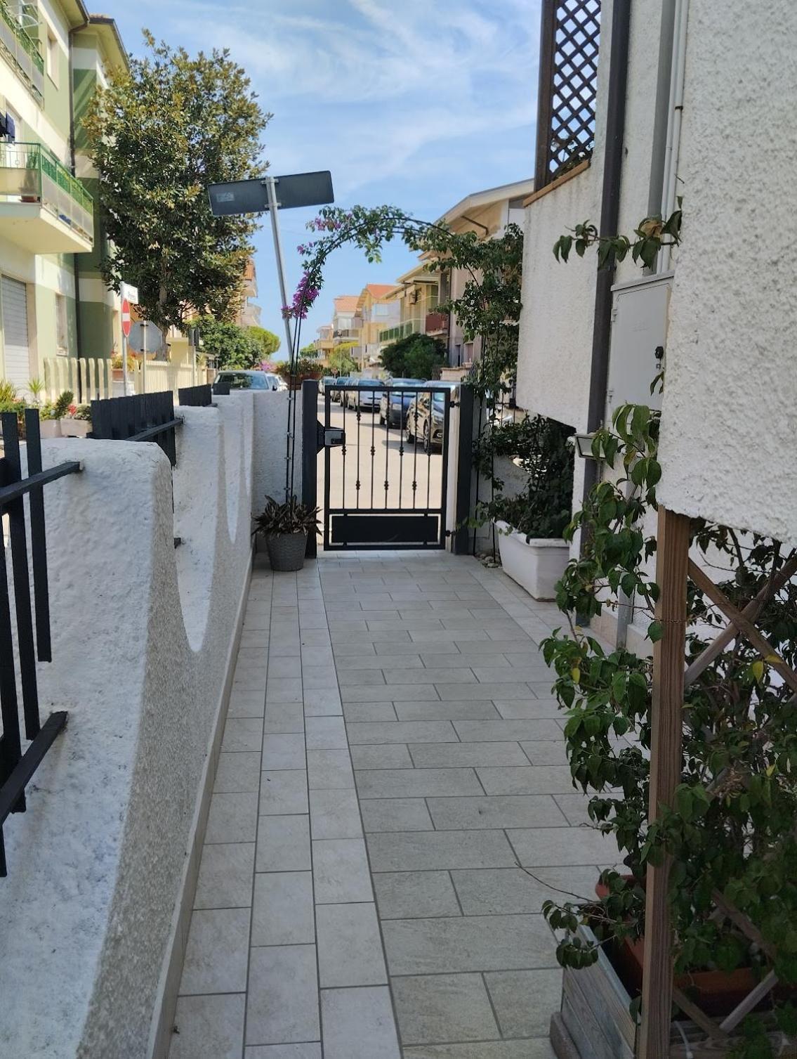 Goccia Azzurra Bed & Breakfast Silvi Marina Exterior photo